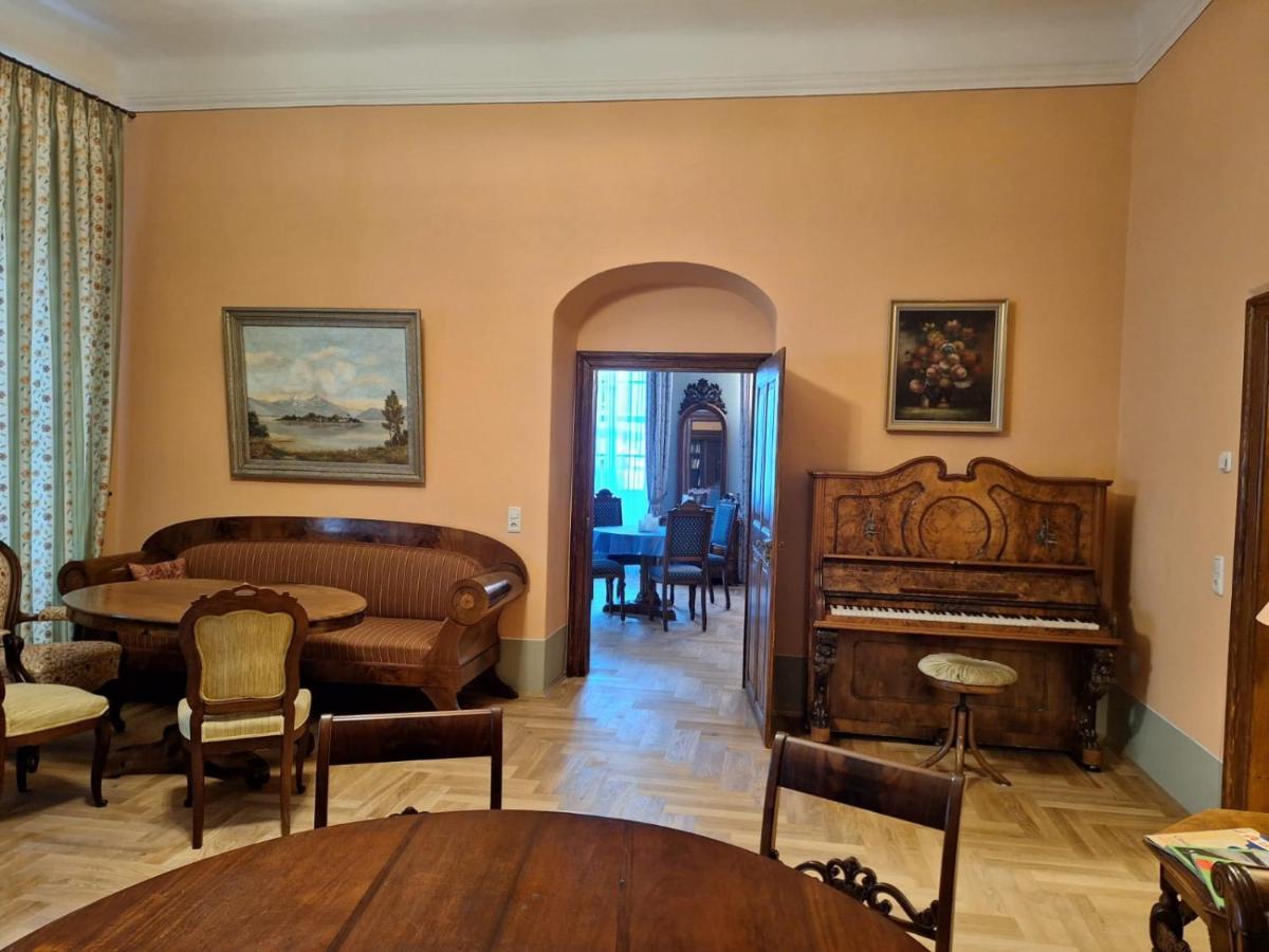 Stadtpalais Marche-Suite Maximal 2 Personen Und 1 Kleinkind بوتسن المظهر الخارجي الصورة